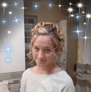 Meet your Posher, Lorie